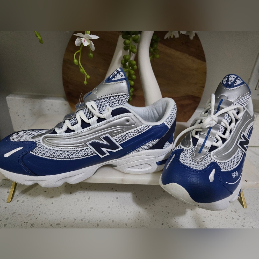 New Balance Kids Sneakers in Blue and White - Picture 6 of 16